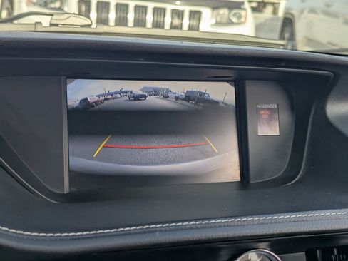 Used 2016 Lexus ES 350 w/ Luxury Package w/Wood Trim image 30