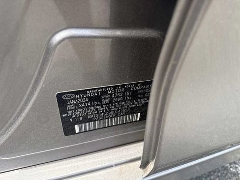 Used 2024 Genesis G70 2.5T RWD image 18