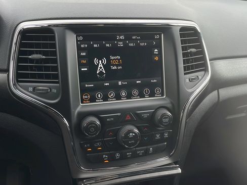 Used 2018 Jeep Grand Cherokee Altitude AWD/4WD image 16