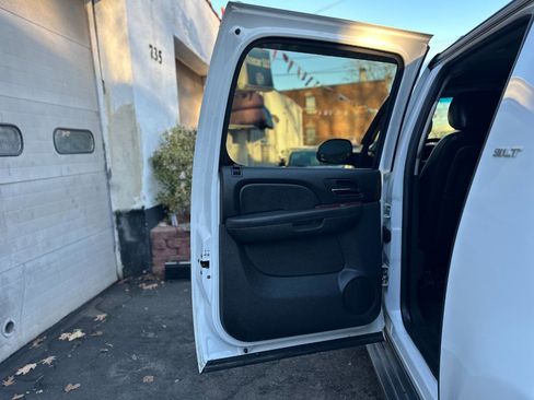 Used 2011 GMC Yukon XL SLT image 27