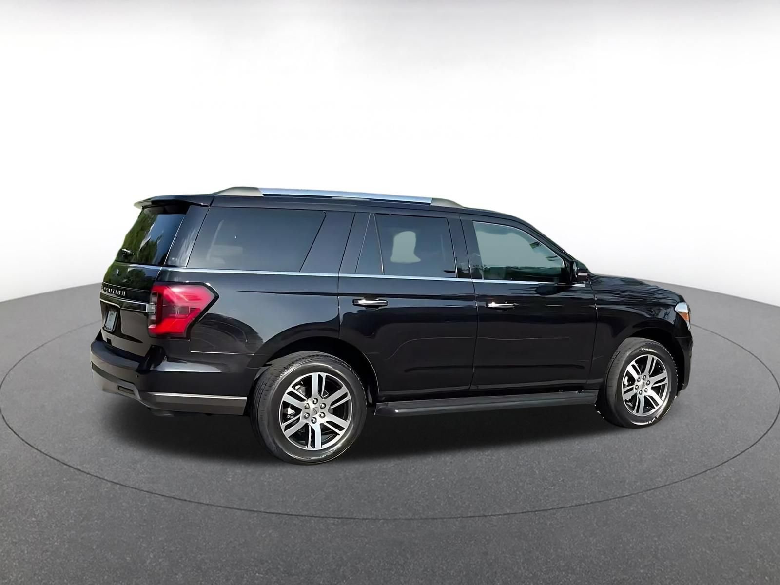 Used 2024 Ford Expedition Limited AWD/4WD image 14