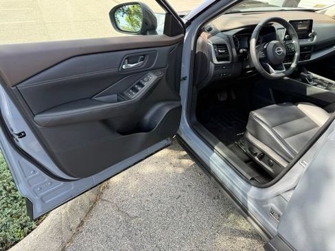 Certified 2023 Nissan Rogue SV w/ SV Premium B Package AWD/4WD image 17