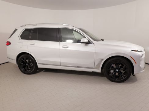 Used 2025 BMW X7 xDrive40i image 9