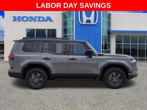 Used 2024 Lexus GX 550 AWD/4WD image 2