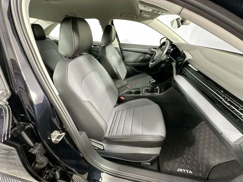 Used 2025 Volkswagen Jetta SE w/ Black Wheel Package image 28