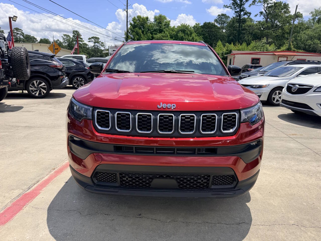 Used 2025 Jeep Compass Latitude w/ Sun & Sound Group AWD/4WD image 3