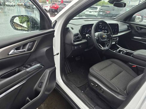 Used 2024 Chevrolet Traverse LT image 21