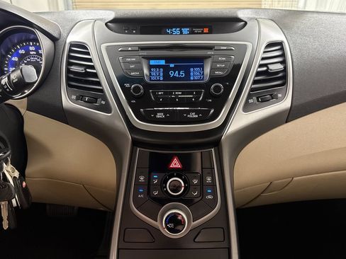 Used 2016 Hyundai Elantra SE FWD image 16