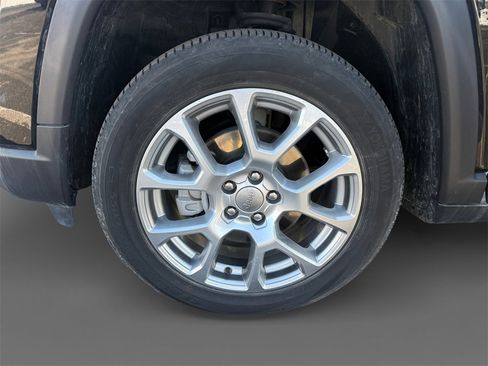 Used 2022 Jeep Compass Latitude image 13