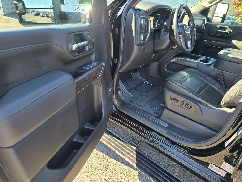 Used 2022 GMC Sierra 3500 Denali w/ Denali Ultimate Package AWD/4WD image 21