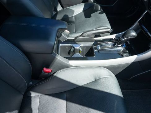 Used 2017 Honda Accord EX-L image 43