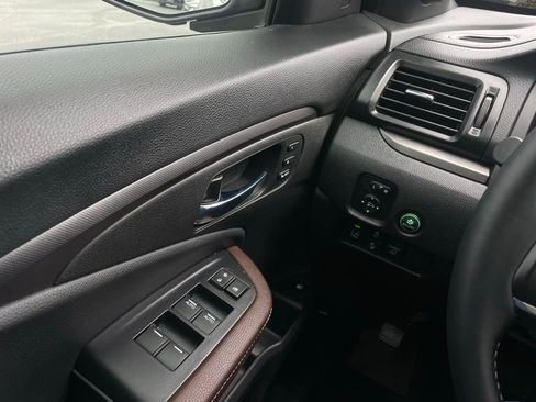 Certified 2025 Honda Ridgeline RTL image 23