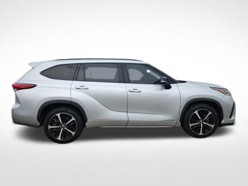Used 2022 Toyota Highlander XSE FWD image 10