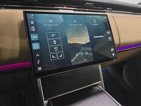 New 2026 Land Rover Range Rover Long Wheelbase SE image 22