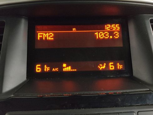 Used 2014 Nissan Pathfinder S image 25