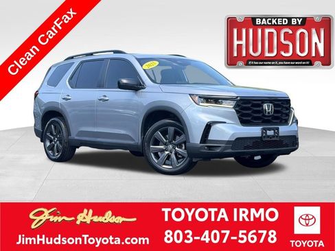Used 2025 Honda Pilot Sport image 1