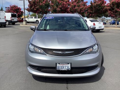 Used 2021 Chrysler Voyager Lxi image 4