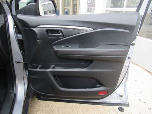 Used 2023 Honda Passport TrailSport image 19