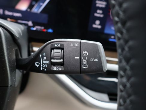 Used 2023 BMW X7 xDrive40i w/ M Sport Package image 39