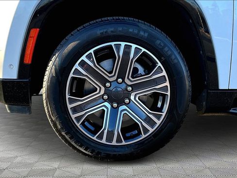 Used 2024 Jeep Wagoneer L Series II w/ Flexible Seating Group image 22