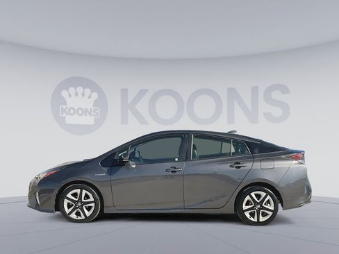 Used 2017 Toyota Prius Four Touring image 2