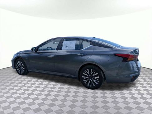 Used 2025 Nissan Altima 2.5 SV FWD image 5