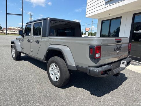 Used 2022 Jeep Gladiator Sport AWD/4WD image 6