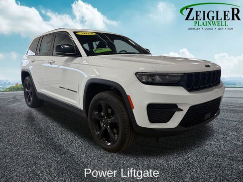 Used 2023 Jeep Grand Cherokee Altitude AWD/4WD image 7