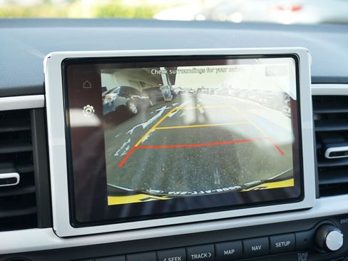 New 2025 Hyundai Venue Limited image 16