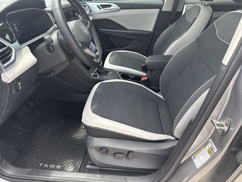 New 2026 Volkswagen Taos SE FWD image 12