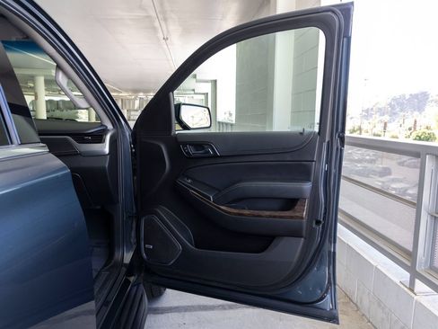 Used 2019 Chevrolet Suburban LT w/ Luxury Package AWD/4WD image 25