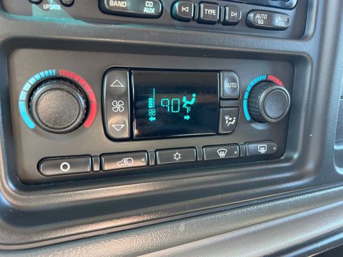 Used 2005 Chevrolet Avalanche Z71 w/ Sun And Sound Package AWD/4WD image 18