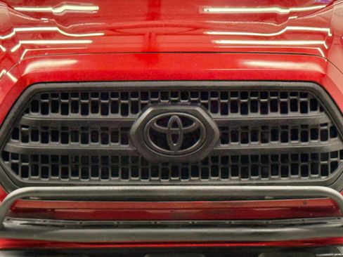 Used 2017 Toyota Tacoma TRD Off-Road w/ Tow Package (A/T) AWD/4WD image 5