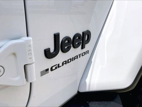 Used 2023 Jeep Gladiator Sport AWD/4WD image 21