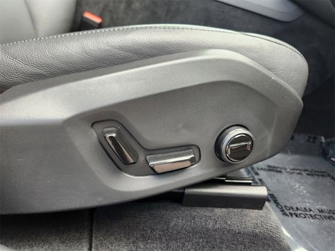 Used 2025 Volvo XC60 B5 Core image 18