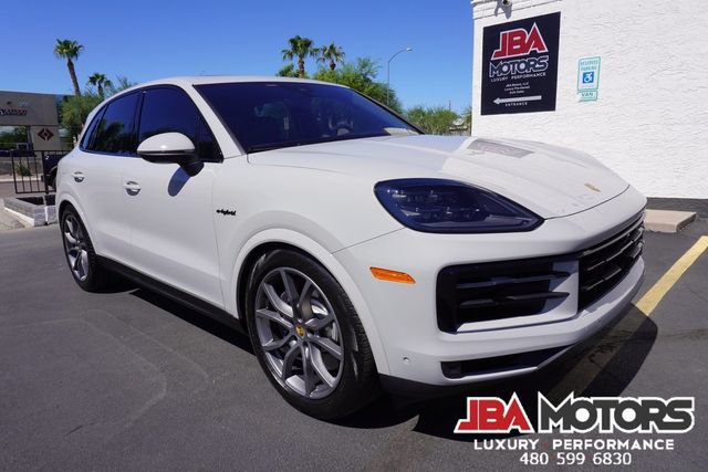 Used 2024 Porsche Cayenne AWD/4WD image 2