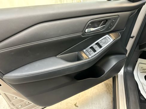 Certified 2025 Nissan Rogue SL w/ SL Premium Package AWD/4WD image 27