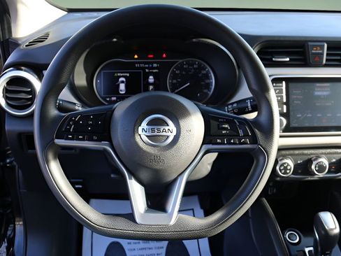 Used 2020 Nissan Versa SV image 9
