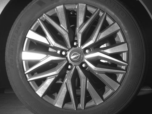 Used 2025 Nissan Altima 2.5 SV FWD image 13