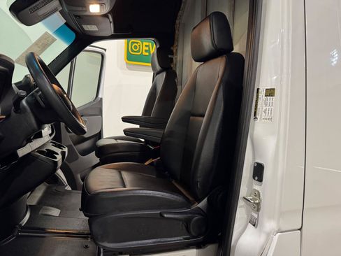 Used 2023 Mercedes-Benz Sprinter 2500 w/ Acoustic Package image 12
