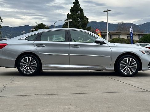 Used 2019 Honda Accord Touring image 3