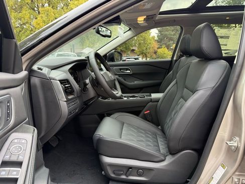 New 2026 Nissan Rogue Platinum w/ Platinum Premium Package image 11