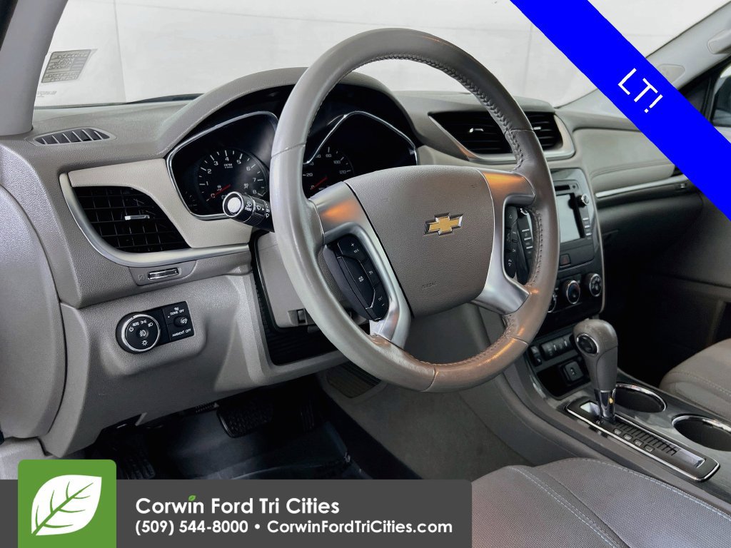 Used 2017 Chevrolet Traverse LT AWD/4WD image 2