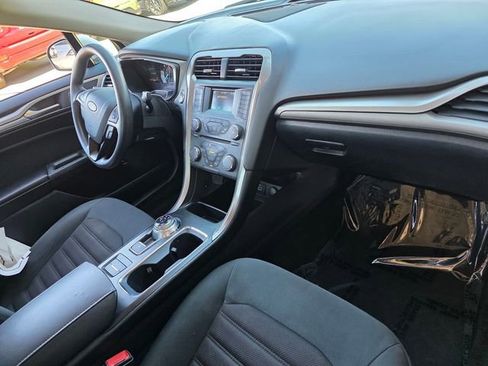 Used 2018 Ford Fusion SE image 16