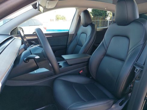 Used 2025 Tesla Model Y Long Range AWD/4WD image 17