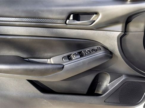 Used 2024 Nissan Altima 2.5 S image 10