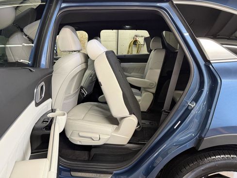 Used 2025 Kia Sorento SX Prestige image 17