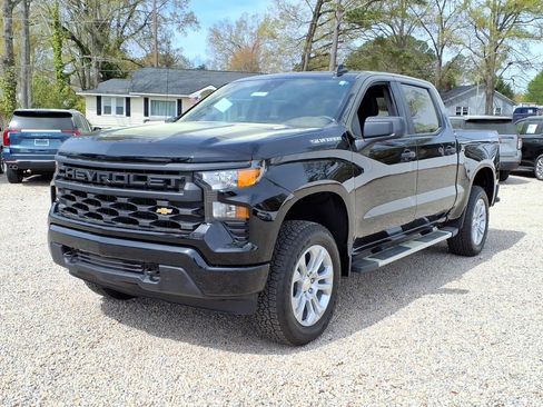 Used 2025 Chevrolet Silverado 1500 Custom image 3