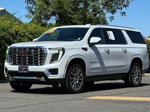 Used 2026 GMC Yukon XL Denali w/ Sun & Power Step Package AWD/4WD image 7