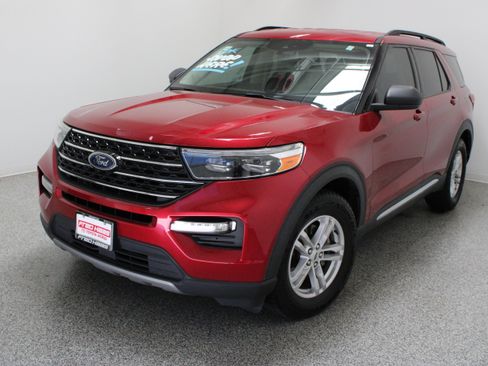Used 2020 Ford Explorer XLT w/ Equipment Group 202A RWD image 2